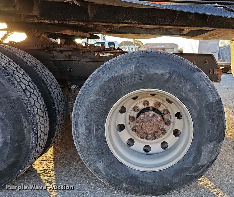 image for item IO9751 2007 Mack CV713 Granite  semi truck