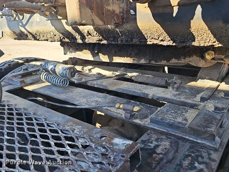 image for item IO9752 1996 Mack CH613 semi truck