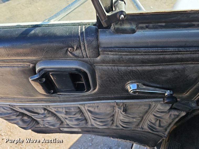 image for item IO9752 1996 Mack CH613 semi truck