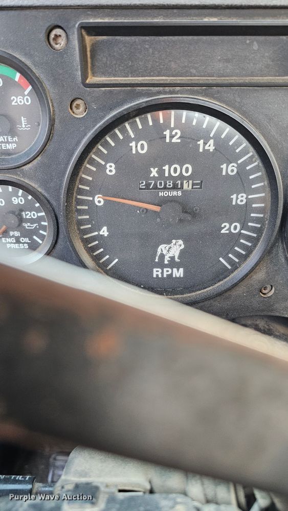 image for item IO9752 1996 Mack CH613 semi truck