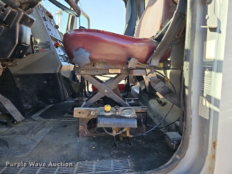 image for item IO9752 1996 Mack CH613 semi truck