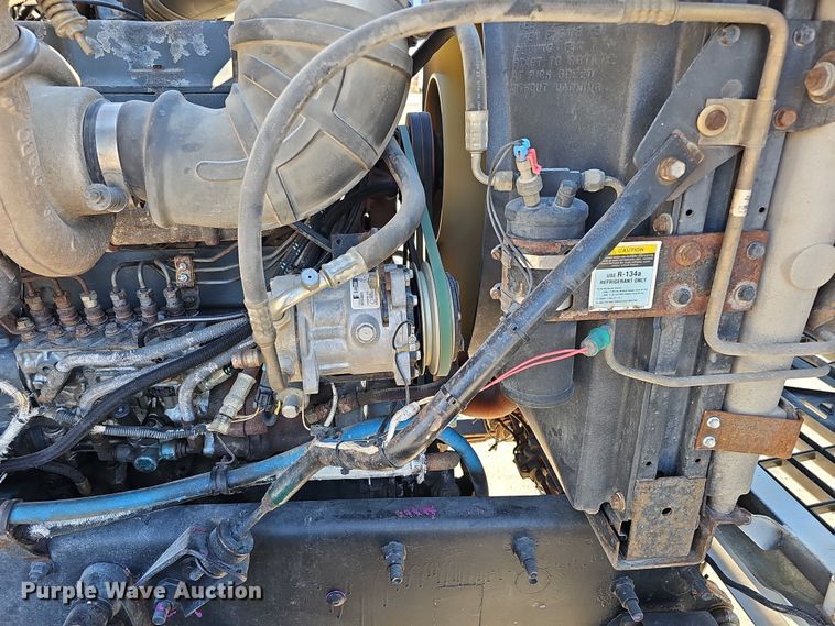 image for item IO9752 1996 Mack CH613 semi truck