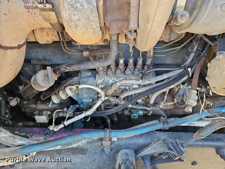 image for item IO9752 1996 Mack CH613 semi truck