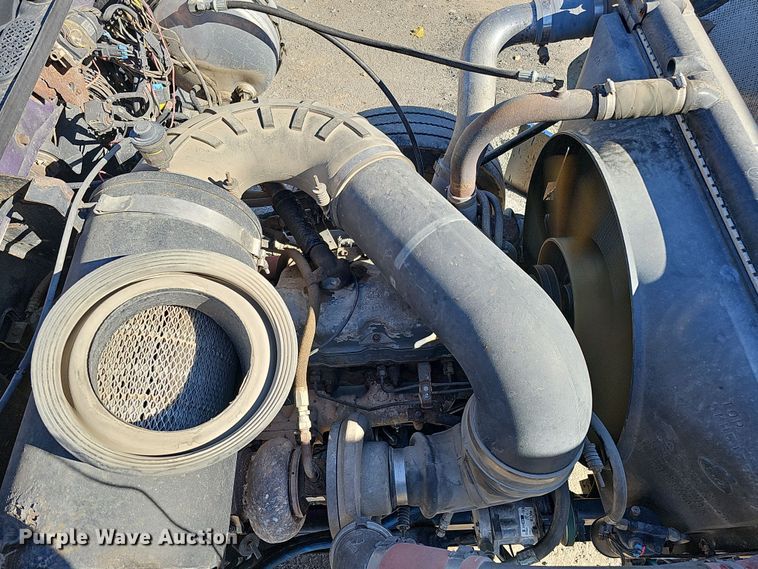 image for item IO9752 1996 Mack CH613 semi truck