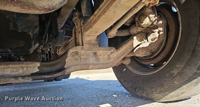 image for item IO9752 1996 Mack CH613 semi truck