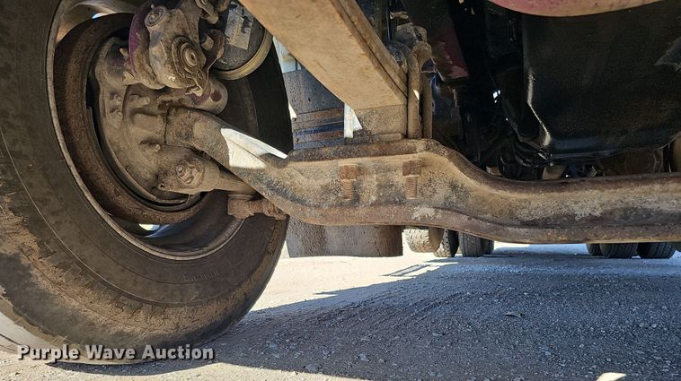 image for item IO9752 1996 Mack CH613 semi truck