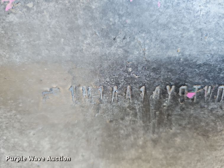 image for item IO9752 1996 Mack CH613 semi truck