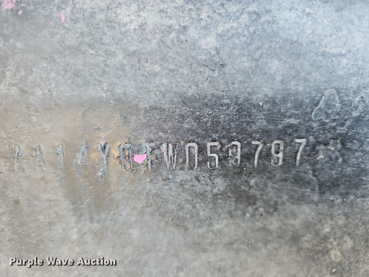 image for item IO9752 1996 Mack CH613 semi truck