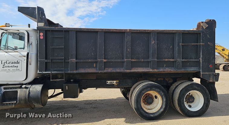 image for item IO9753 1999 Mack RD690S dump truck