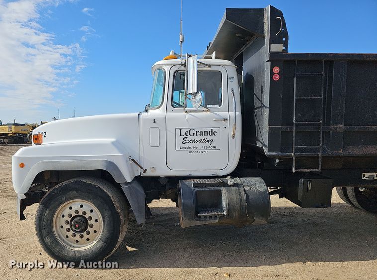 image for item IO9753 1999 Mack RD690S dump truck