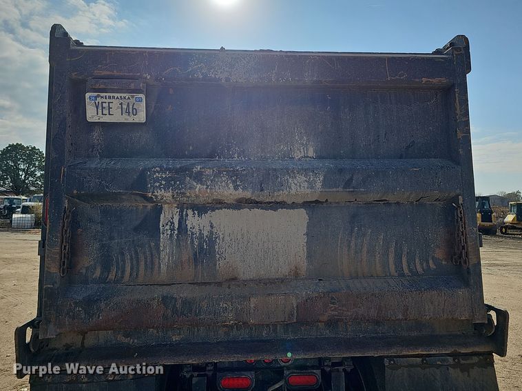 image for item IO9753 1999 Mack RD690S dump truck