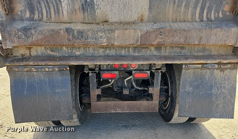 image for item IO9753 1999 Mack RD690S dump truck
