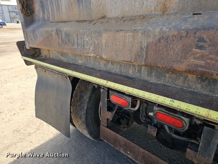 image for item IO9753 1999 Mack RD690S dump truck