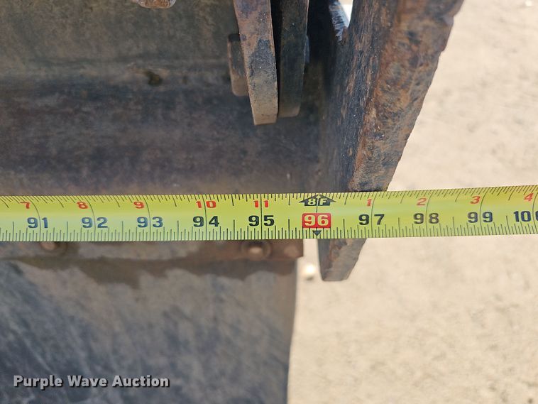 image for item IO9753 1999 Mack RD690S dump truck