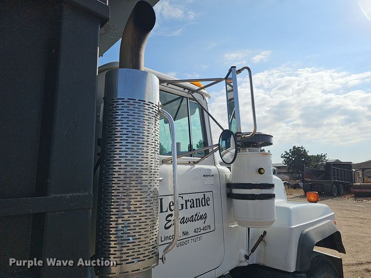 image for item IO9753 1999 Mack RD690S dump truck