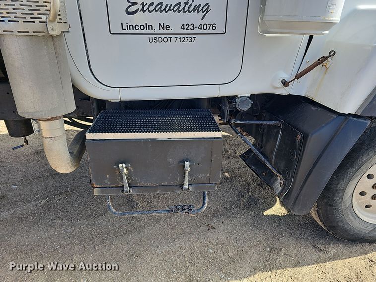 image for item IO9753 1999 Mack RD690S dump truck