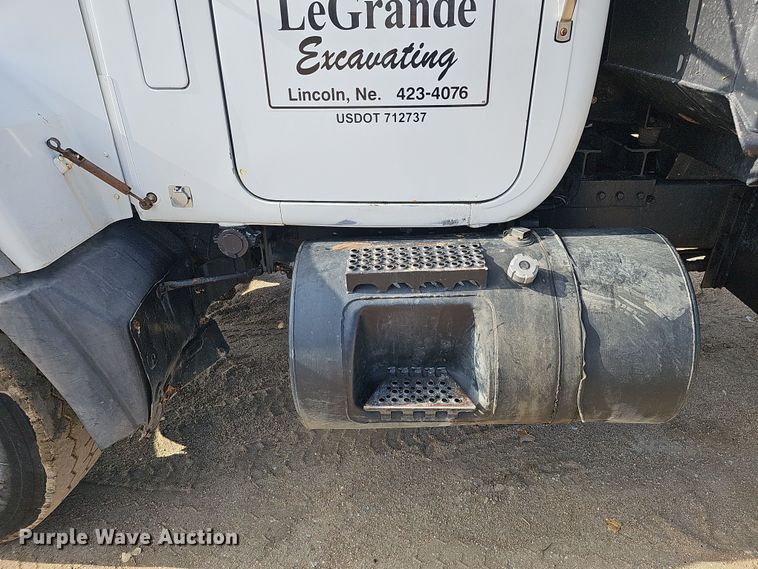 image for item IO9753 1999 Mack RD690S dump truck