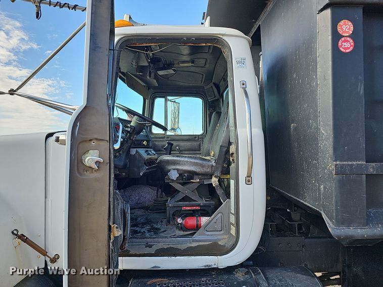 image for item IO9753 1999 Mack RD690S dump truck