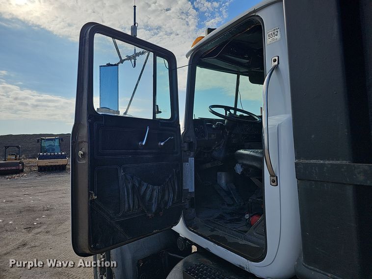 image for item IO9753 1999 Mack RD690S dump truck