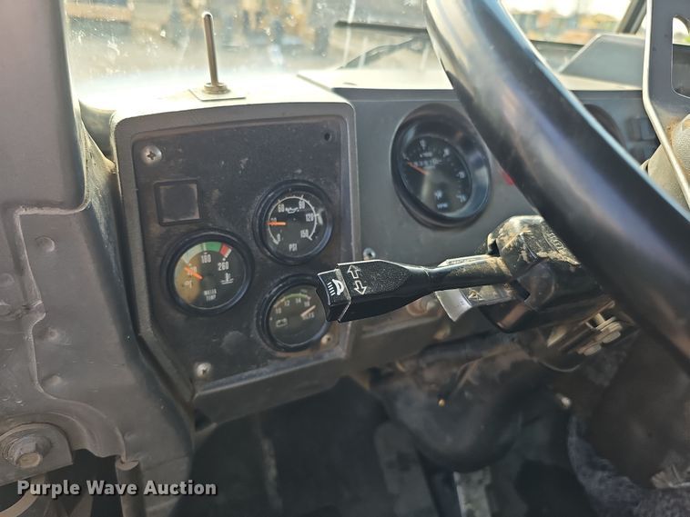 image for item IO9753 1999 Mack RD690S dump truck