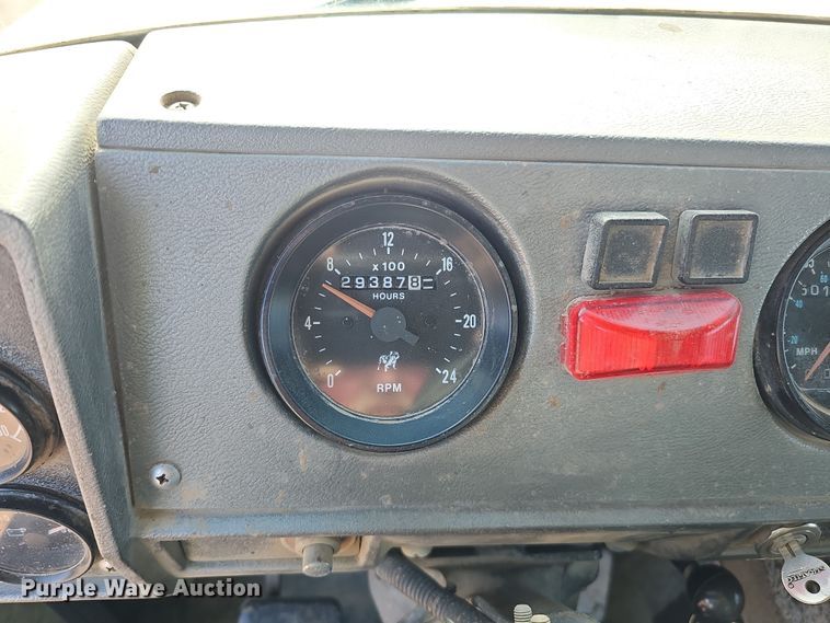 image for item IO9753 1999 Mack RD690S dump truck