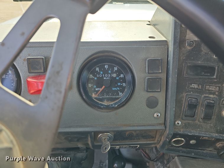 image for item IO9753 1999 Mack RD690S dump truck