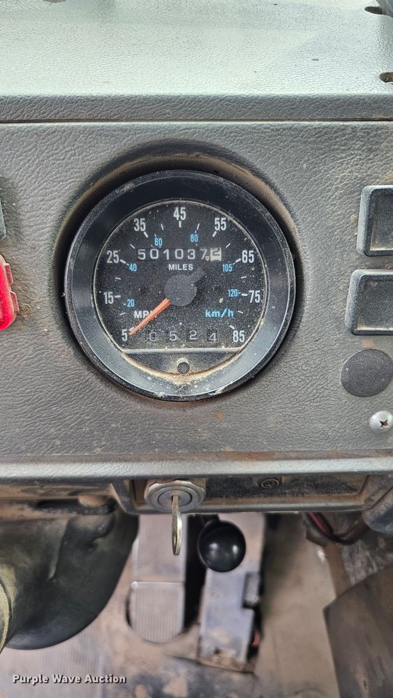 image for item IO9753 1999 Mack RD690S dump truck