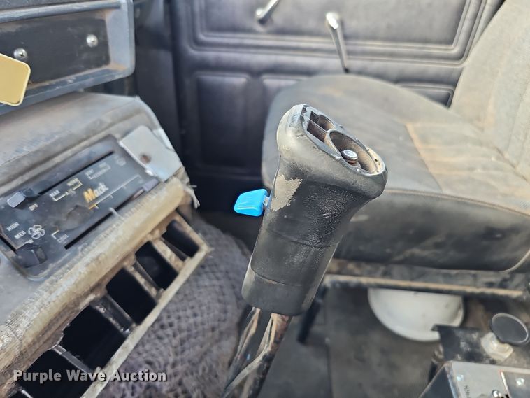 image for item IO9753 1999 Mack RD690S dump truck