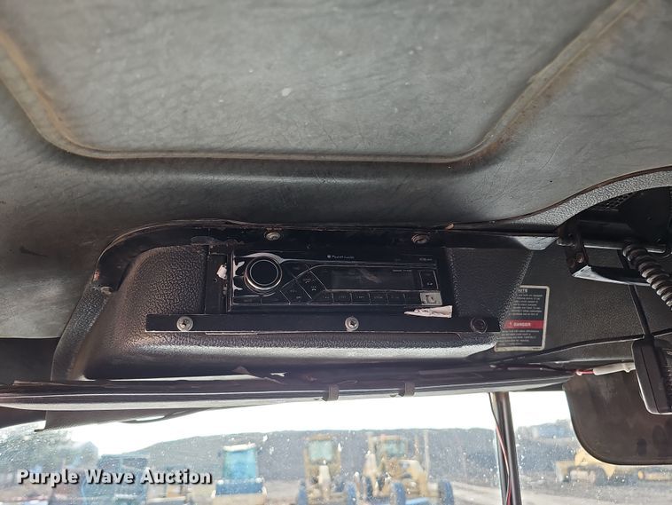 image for item IO9753 1999 Mack RD690S dump truck