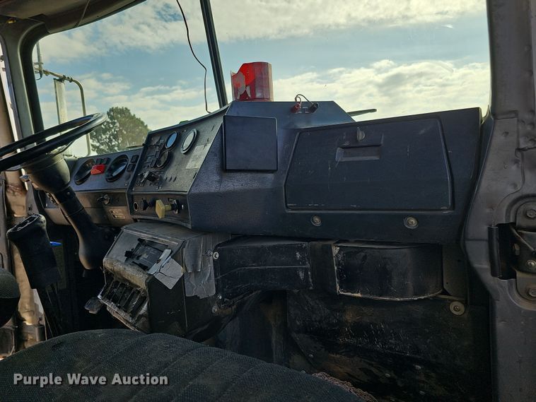 image for item IO9753 1999 Mack RD690S dump truck