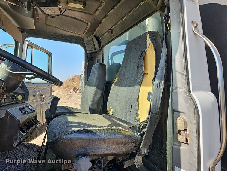 image for item IO9753 1999 Mack RD690S dump truck