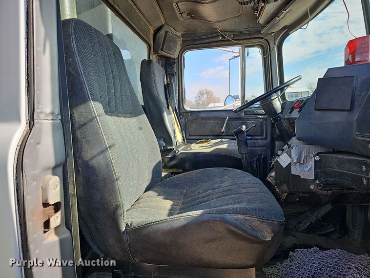 image for item IO9753 1999 Mack RD690S dump truck