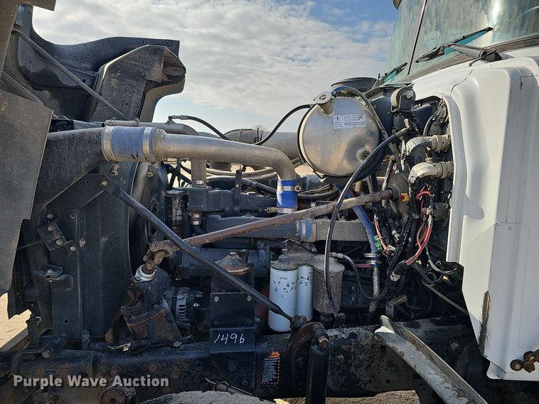 image for item IO9753 1999 Mack RD690S dump truck