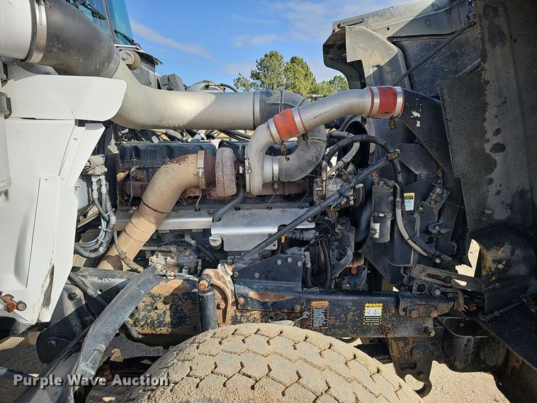 image for item IO9753 1999 Mack RD690S dump truck