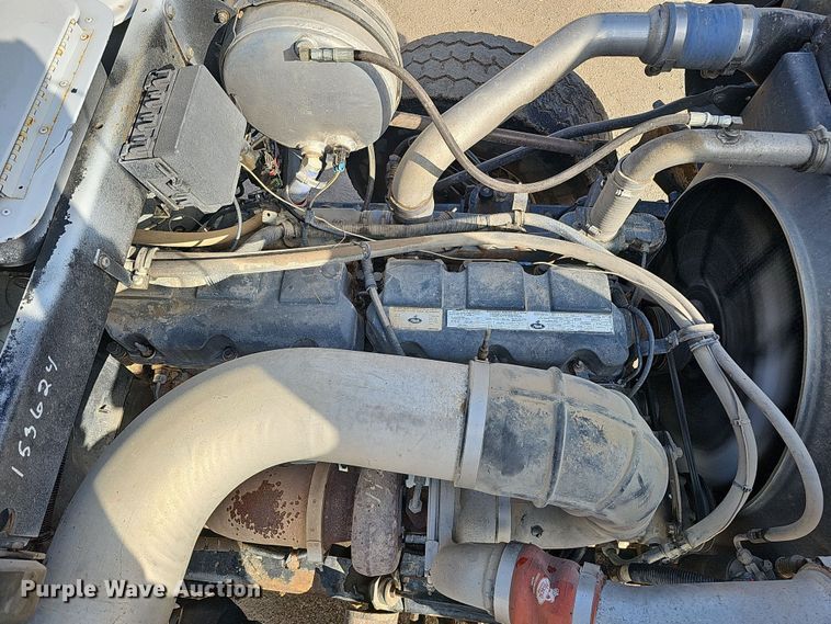 image for item IO9753 1999 Mack RD690S dump truck