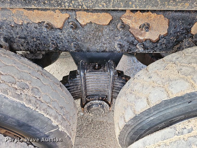 image for item IO9753 1999 Mack RD690S dump truck