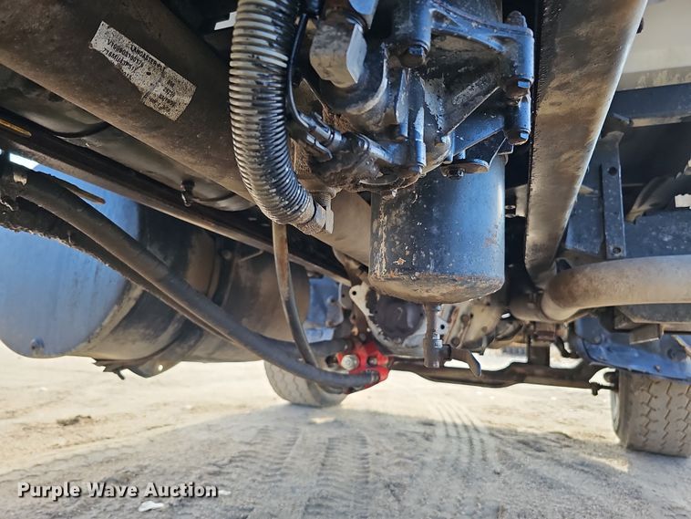 image for item IO9753 1999 Mack RD690S dump truck