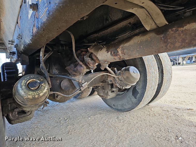 image for item IO9753 1999 Mack RD690S dump truck