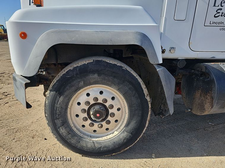 image for item IO9753 1999 Mack RD690S dump truck