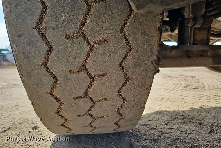 image for item IO9753 1999 Mack RD690S dump truck