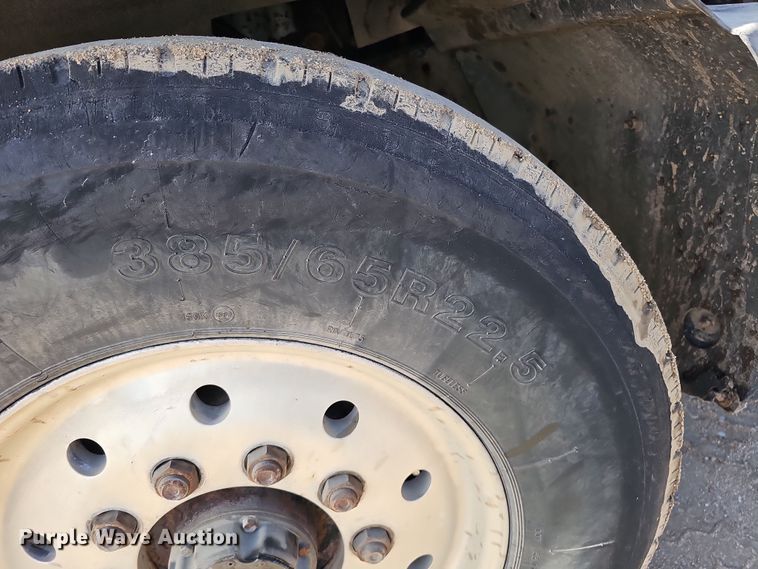 image for item IO9753 1999 Mack RD690S dump truck