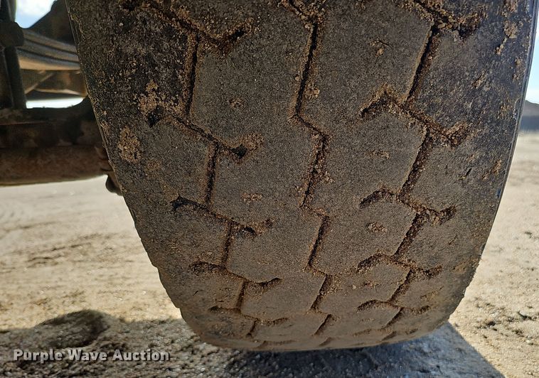 image for item IO9753 1999 Mack RD690S dump truck