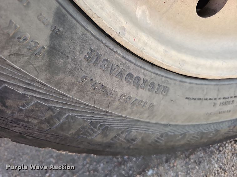 image for item IO9753 1999 Mack RD690S dump truck