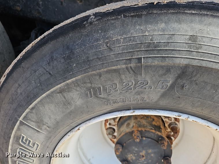 image for item IO9753 1999 Mack RD690S dump truck