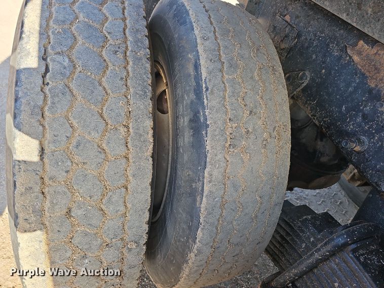 image for item IO9753 1999 Mack RD690S dump truck