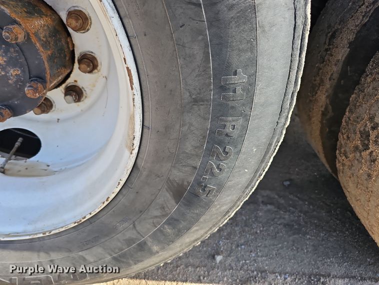 image for item IO9753 1999 Mack RD690S dump truck