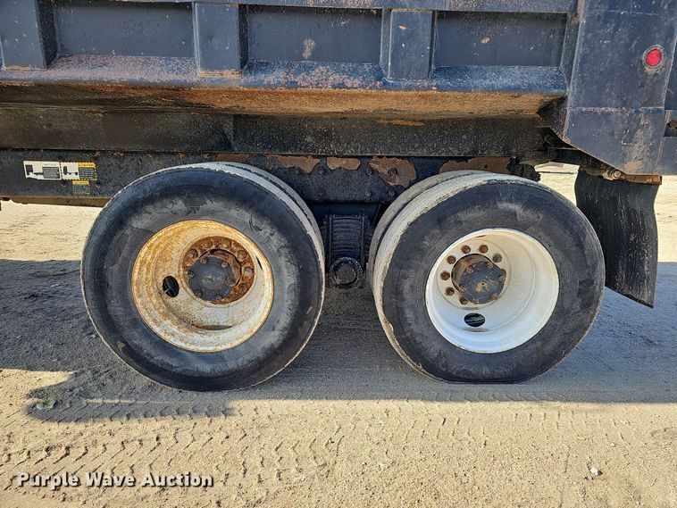 image for item IO9753 1999 Mack RD690S dump truck