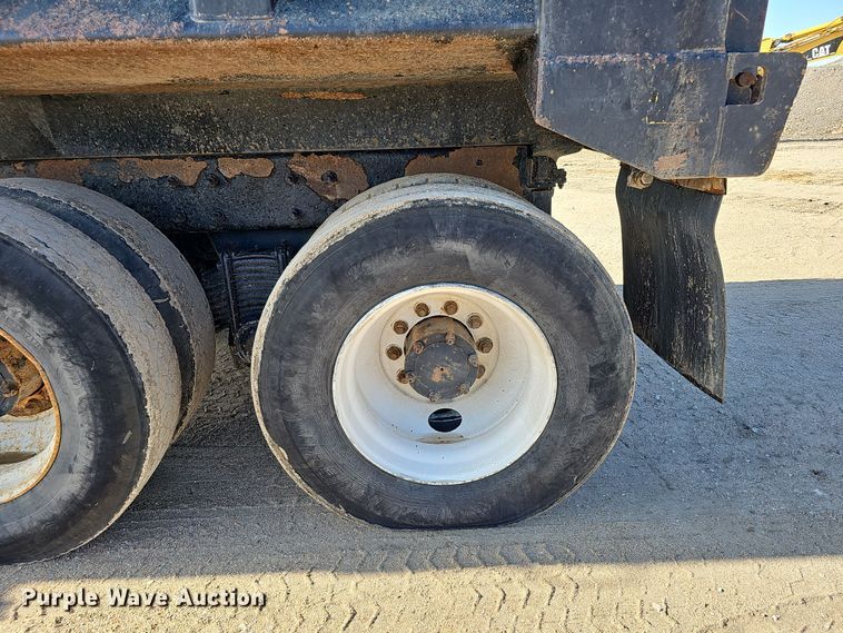 image for item IO9753 1999 Mack RD690S dump truck