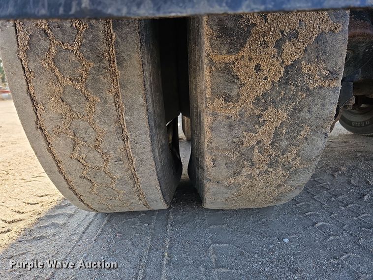 image for item IO9753 1999 Mack RD690S dump truck