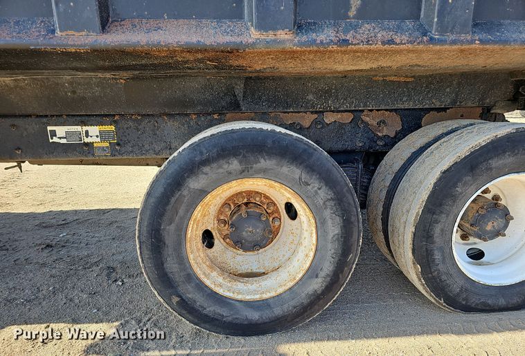 image for item IO9753 1999 Mack RD690S dump truck